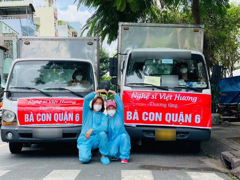  Việt Hương và ông xã Hoài Phương đã rất tích cực trong các hoạt động từ thiện. (Ảnh: FBNV) - Tin sao Viet - Tin tuc sao Viet - Scandal sao Viet - Tin tuc cua Sao - Tin cua Sao
