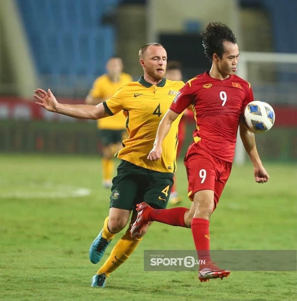 Biểu cảm thú vị của cầu thủ quê Hải Dương. (Ảnh: Sport5)