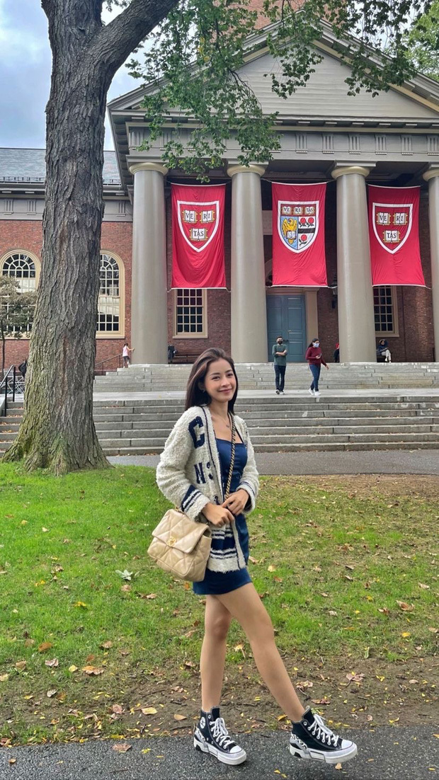  
Chi Pu đăng tải hình ảnh tham quan khuôn viên trong trường Đại học Harvard. (Ảnh: IGNV) - Tin sao Viet - Tin tuc sao Viet - Scandal sao Viet - Tin tuc cua Sao - Tin cua Sao