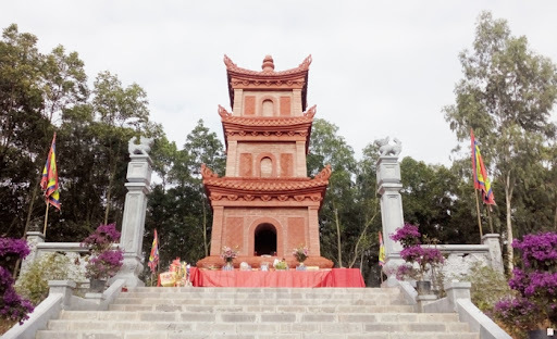  
Công trình "Tinh Phi cổ tháp" tri ân bà Nguyễn Thị Duệ. (Ảnh: Chí Linh quê tôi)