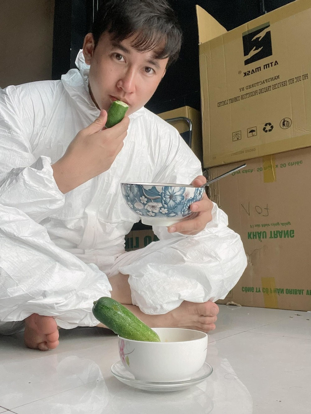  Hoạt động ăn uống cũng được tổ chức ở ngay tại xe nhằm tiết kiệm thời gian. (Ảnh: FBNV)