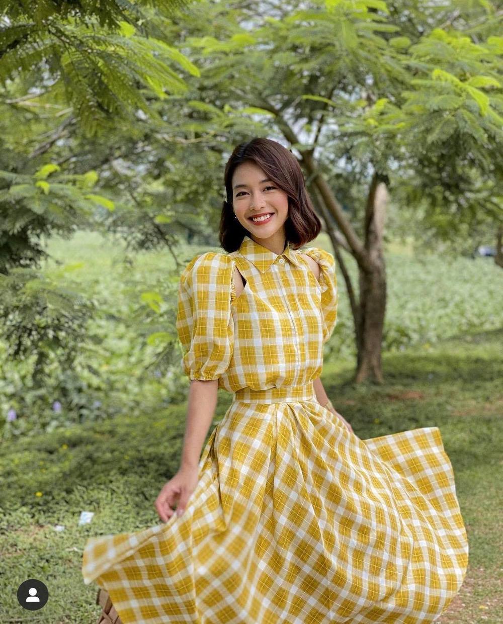 Bóc giá ngay loạt váy áo sang chảnh của Khả Ngân trong 11 Tháng 5 Ngày  Toàn thiết kế Việt có mẫu còn sale tới 60  Phong cách sao  Việt Giải Trí