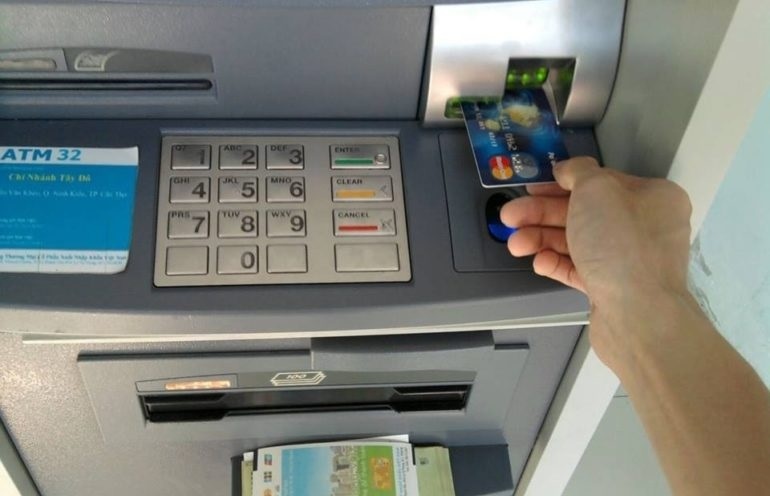  
Cây ATM cũng có thể sao kê giao dịch gần nhất. (Ảnh: The Bank)