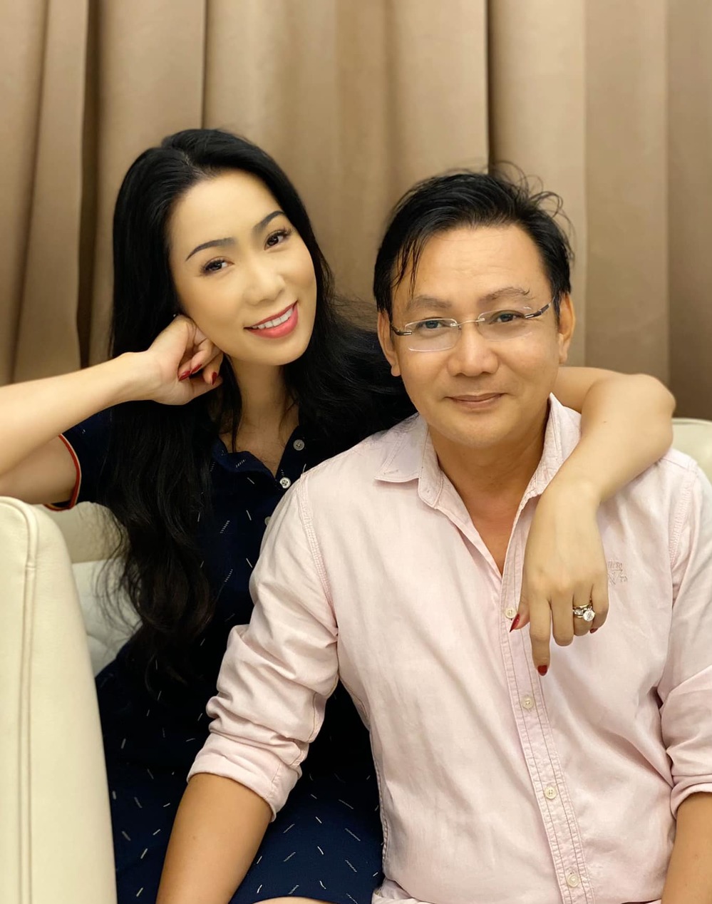  
Cuộc sống hôn nhân hạnh phúc của Trịnh Kim Chi suốt 21 năm qua. (Ảnh: FBNV) - Tin sao Viet - Tin tuc sao Viet - Scandal sao Viet - Tin tuc cua Sao - Tin cua Sao