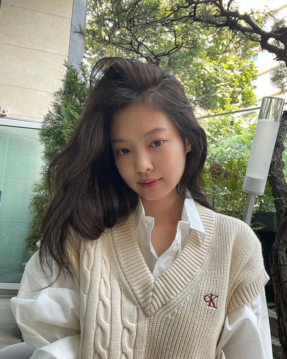 Jennie nổi tiếng là một trong những nữ thần tượng hot nhất hiện nay. Những bức ảnh của cô luôn thu hút sự chú ý của fan hâm mộ bởi ngoại hình và phong cách đậm chất Hàn Quốc. Hãy cùng chiêm ngưỡng nét đẹp quyến rũ của Jennie.