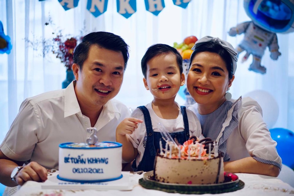  
Con trai đầu của Lê Khánh đã được 3 tuổi. (Ảnh: FBNV) - Tin sao Viet - Tin tuc sao Viet - Scandal sao Viet - Tin tuc cua Sao - Tin cua Sao