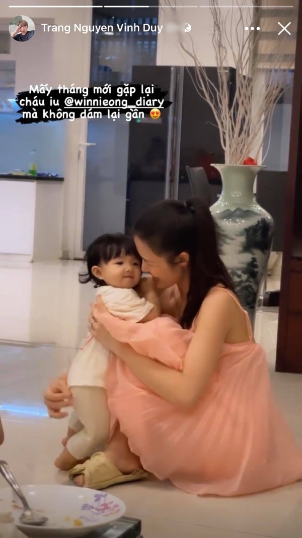  
Gương mặt đặc biệt tham gia buổi tụ họp của hội bạn này. (Ảnh: Chụp màn hình) - Tin sao Viet - Tin tuc sao Viet - Scandal sao Viet - Tin tuc cua Sao - Tin cua Sao