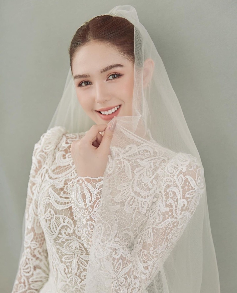 Mới đây, Xoài Non xuất hiện vô cùng xinh đẹp rạng rỡ trong bộ ảnh diện thiết kế váy cưới. (Ảnh: IGNV)