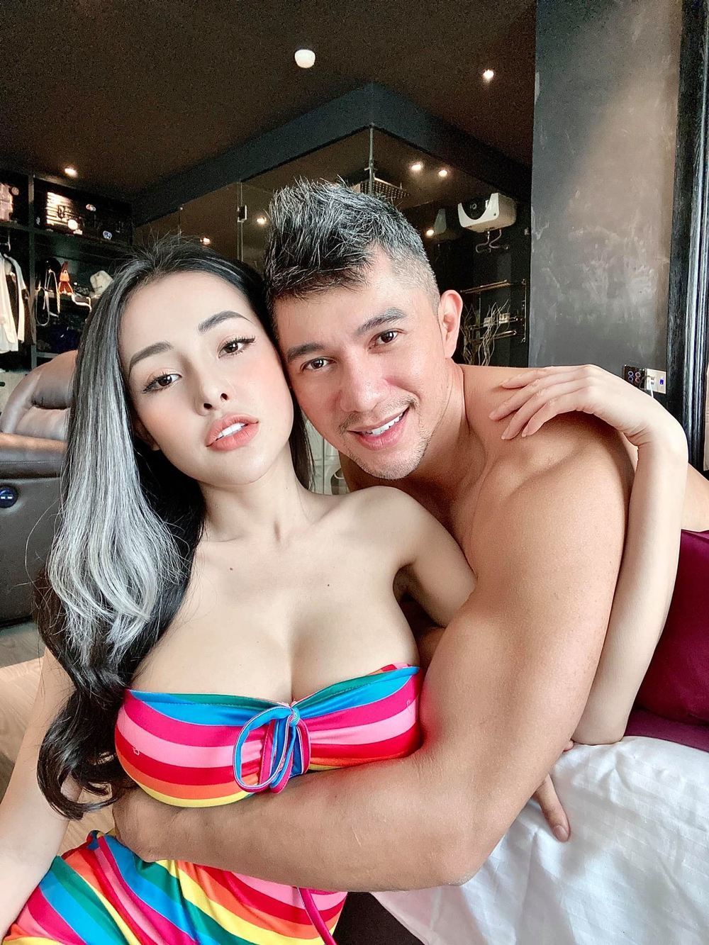   Ngân 98 cố tình chọn nhuộm màu bạc bạch kim để giống "chú Quang". (Ảnh: FBNV)