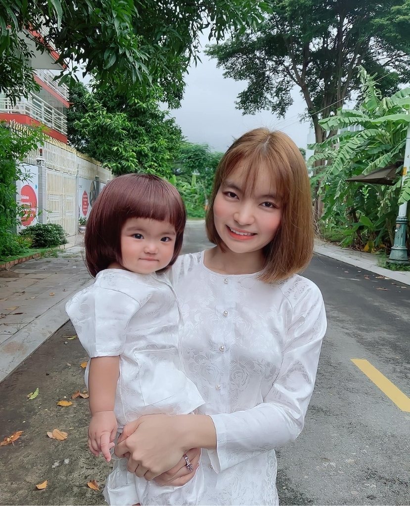    Con gái diễn viên Mạc Văn Khoa trông cực kỳ đáng yêu. (Ảnh: FBNV)