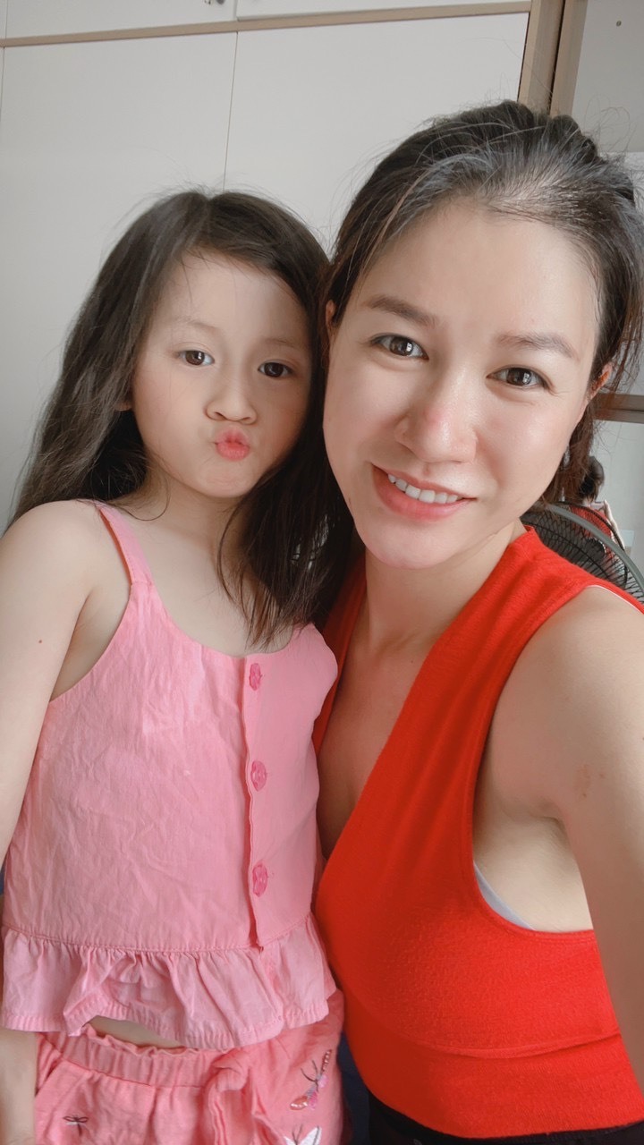 Con gái Trang Trần 5 tuổi đã được mẹ tặng nhà đất