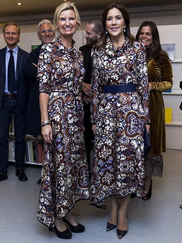    Bà Nina Wedell-Wedellsborg cũng diện một thiết kế "y như đúc". (Ảnh: Pinterest)