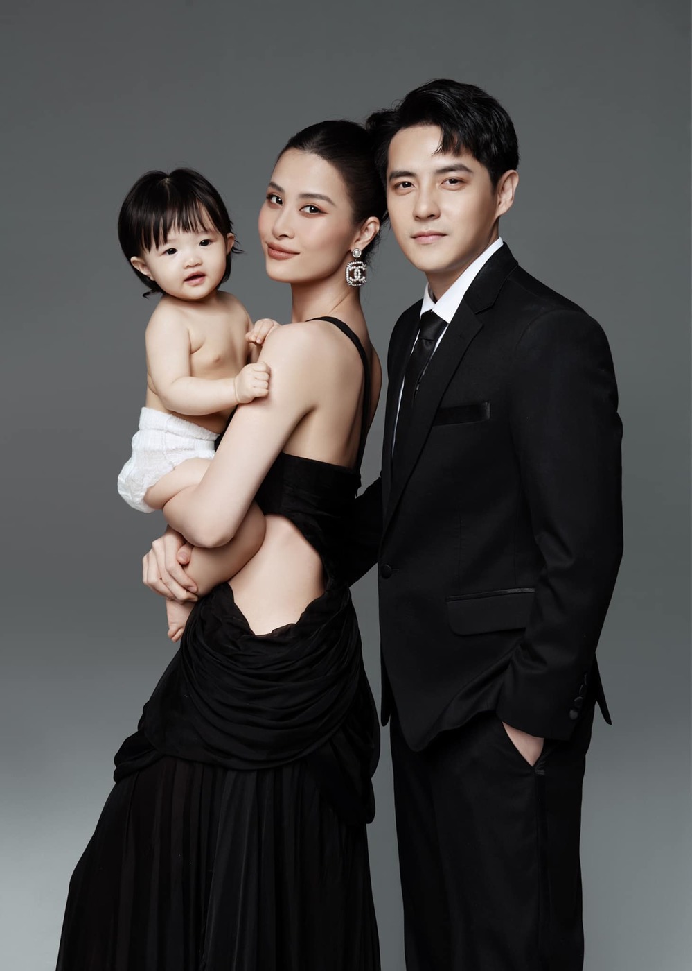 Bộ ảnh gia đình của Đông Nhi, Ông Cao Thắng và con gái