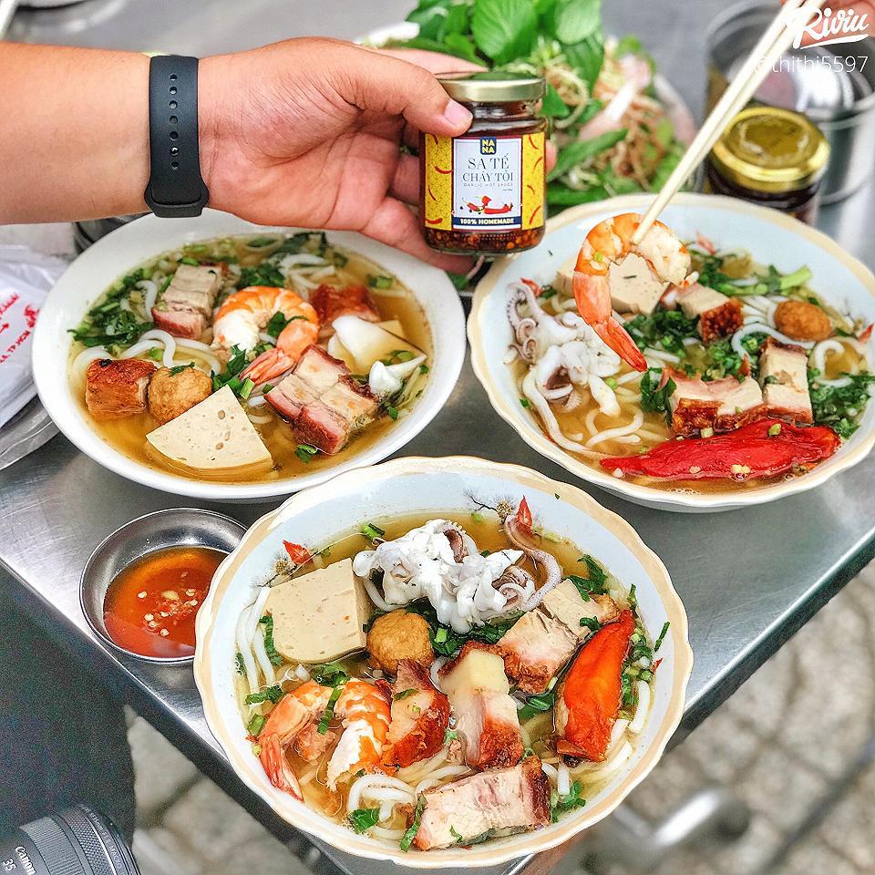  
Tô bún mắm không quá nặng mùi. (Ảnh: Riviu)