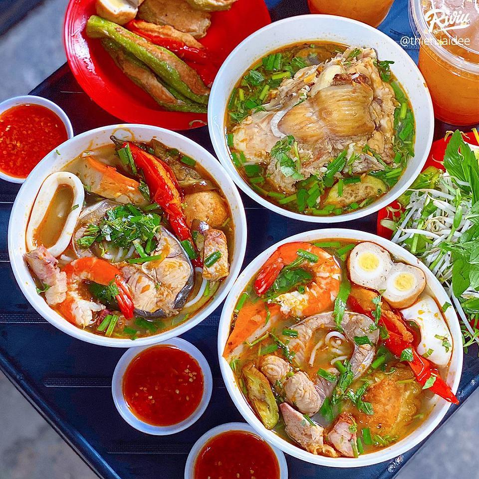  
Quán chỉ bán 2 ngày trong tuần và lần nào cũng hết nhanh. (Ảnh: Riviu)