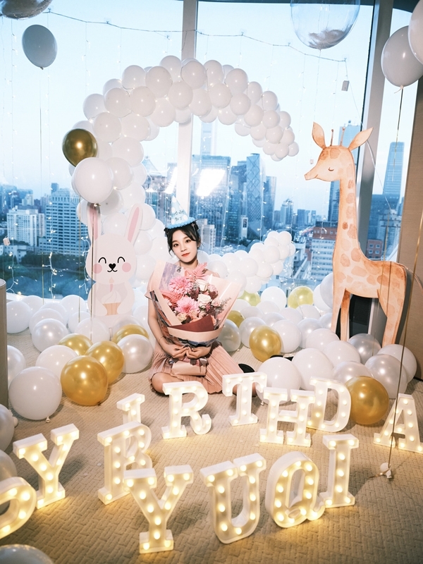 
Bữa tiệc sinh nhật hoành tráng của Yuqi. (Ảnh: Twitter)