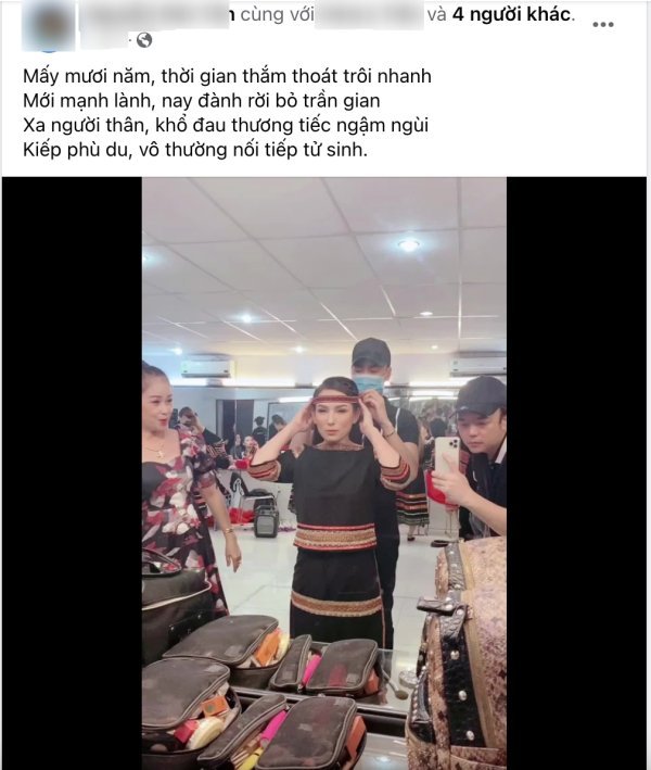  
Stylist Phi Nhung khiến nhiều người xúc động khi đăng tải lại đoạn clip hậu trường của cô nghệ sĩ. (Ảnh: Chụp màn hình)