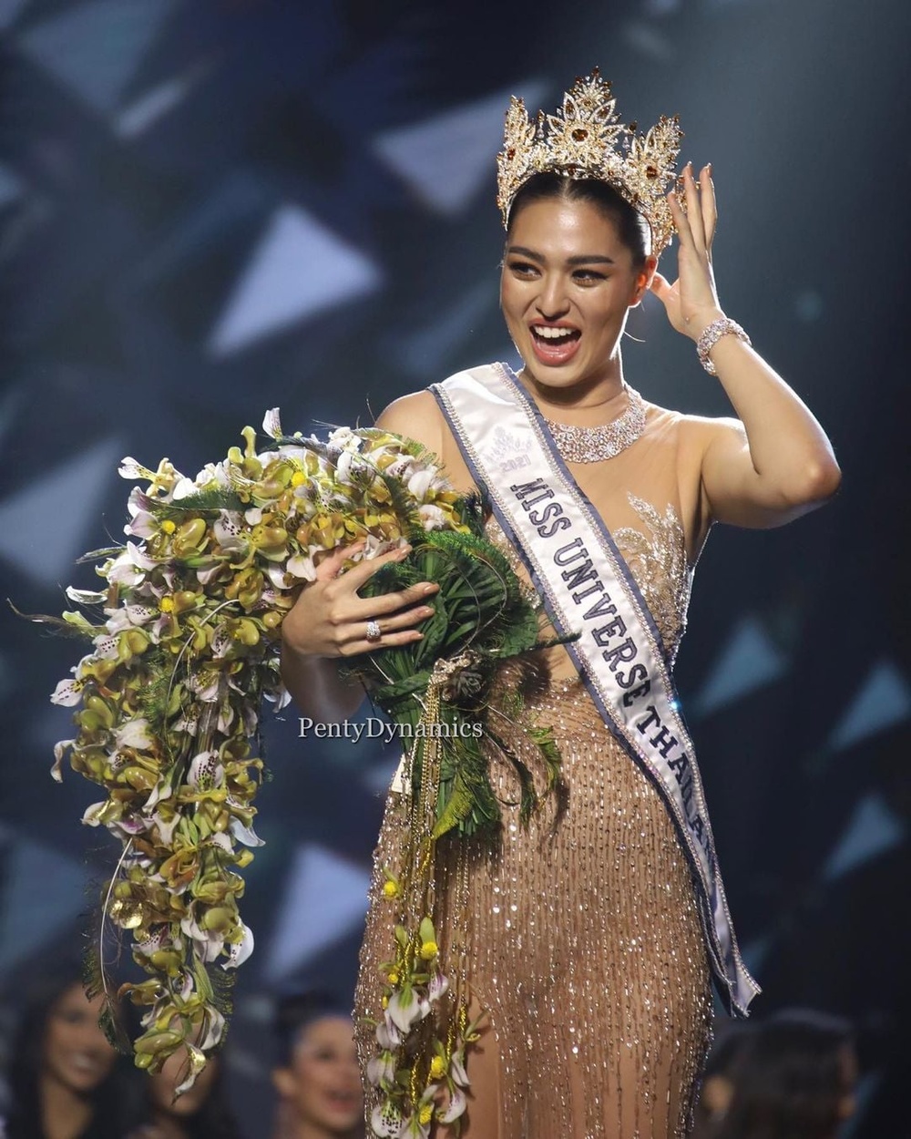  
Người đẹp chính thức trở thành đại diện của Thái Lan tại Miss Universe lần thứ 70 được tổ chức tại Israel vào tháng 12. (Ảnh: FBNV) - Tin sao Viet - Tin tuc sao Viet - Scandal sao Viet - Tin tuc cua Sao - Tin cua Sao