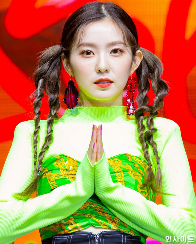    Màn tạo kiểu "hack tuổi" nhất lịch sử K-pop. (Ảnh: Twitter)