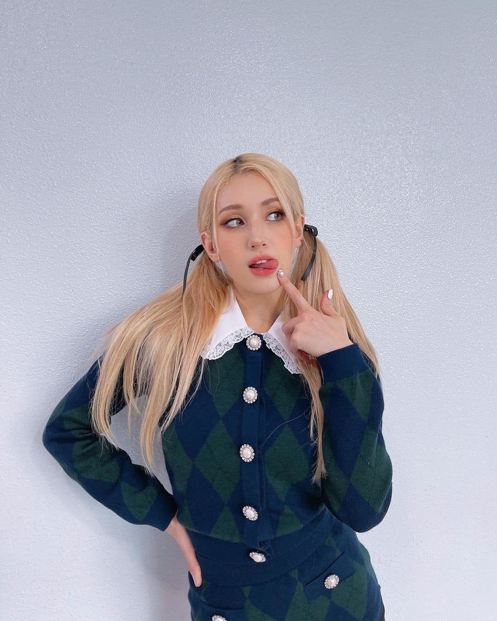    Somi cũng là một tín đồ của tóc "2 sừng". (Ảnh: IGNV)