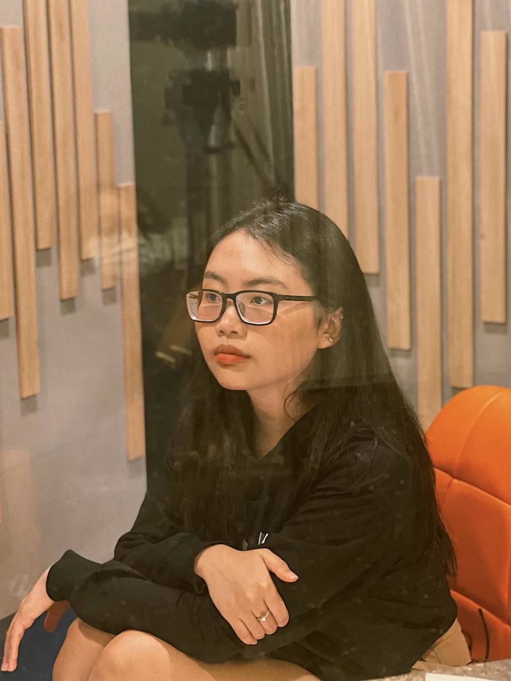  Nữ ca sĩ chịu chỉ trích vô lý từ việc làm vốn rất ý nghĩa. (Ảnh: FBNV)
