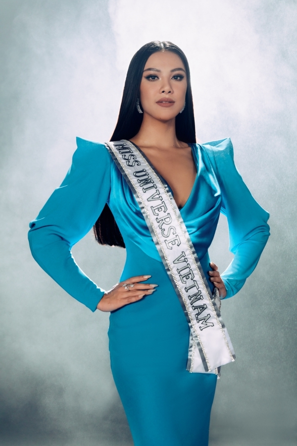  
Kim Duyên đẹp sắc sảo trong hình hiệu Road To Miss Universe 2021. (Ảnh: FBNV) - Tin sao Viet - Tin tuc sao Viet - Scandal sao Viet - Tin tuc cua Sao - Tin cua Sao
