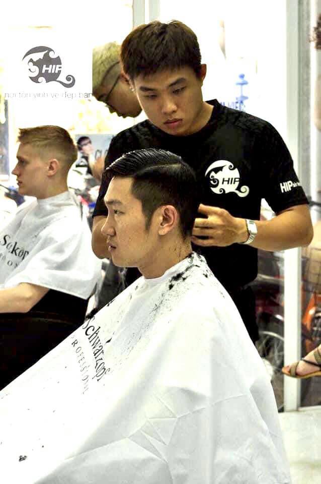  
Một tiệm tóc cho cả nam và nữ ở quận Tân Bình. (Ảnh: Hip Hair Salon)