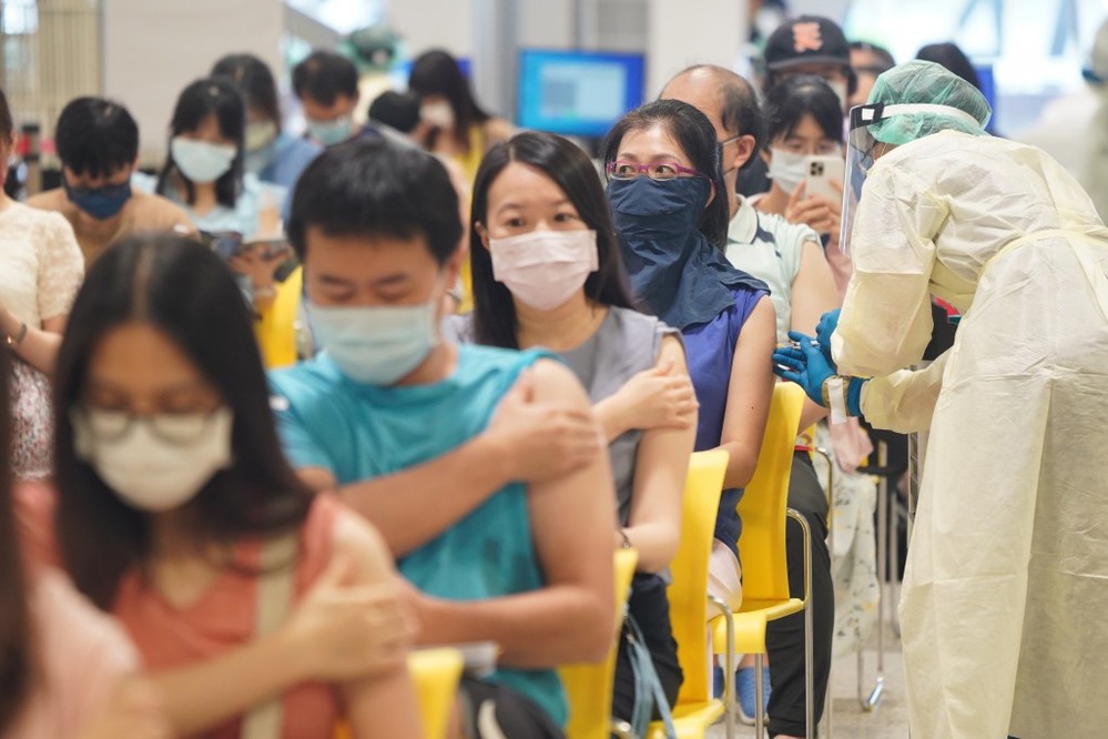  
Tiêm chủng vaccine ngừa Covid-19 tại Đài Loan. (Ảnh: AP)