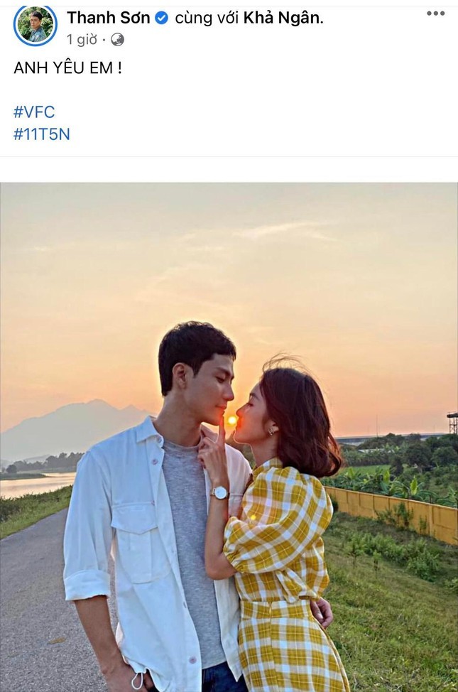 Khả Ngân và Thanh Sơn là một trong những cặp đôi được yêu thích nhất trong làng giải trí Việt Nam. Xem ảnh đôi của họ để cảm nhận được tình yêu đích thực và sự hạnh phúc đong đầy.