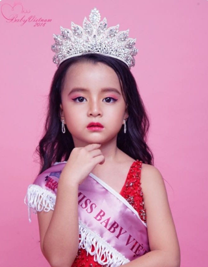 Hoa hậu nhí Việt Nam ở tuổi lên 8 ngoại hình xinh ngất ngây