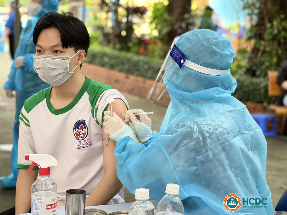 Tiêm vaccine ngừa Covid-19 cho trẻ từ 12 đến 17 tuổi tại huyện Củ Chi. (Ảnh: Trung tâm Kiểm soát Bệnh tật TP.HCM)