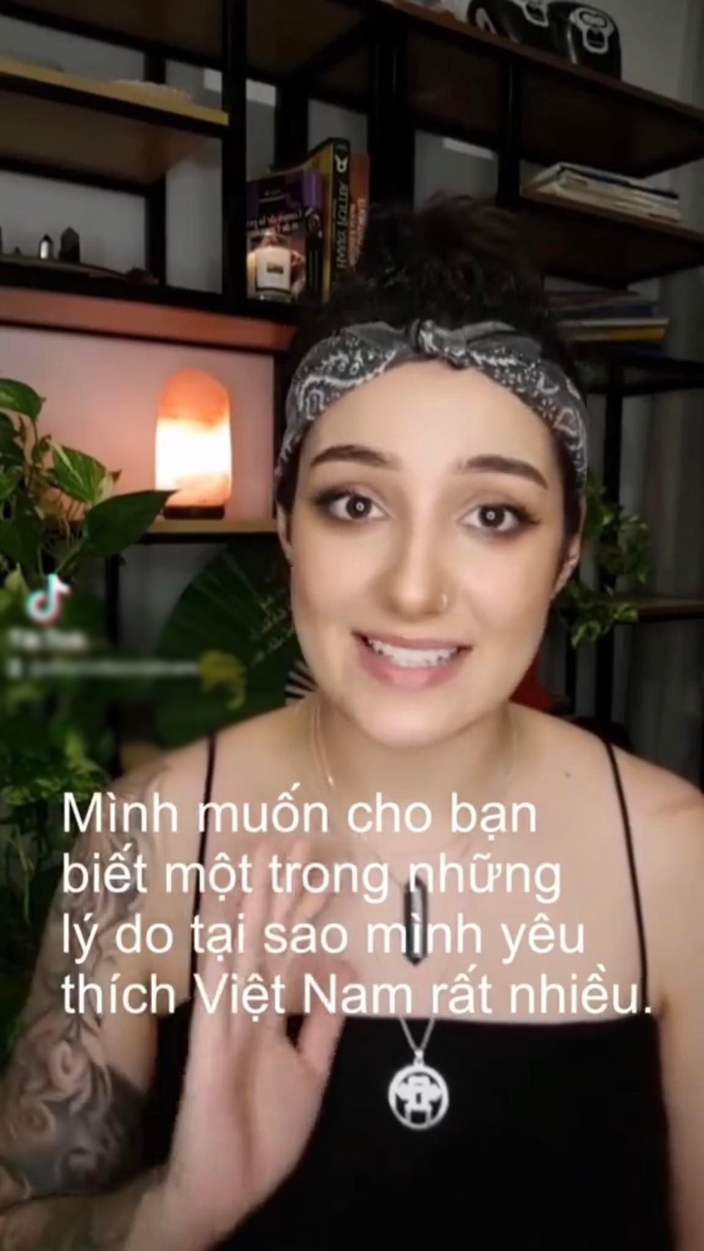  
Cô gái chia sẻ lý do vì sao lại yêu thích Việt Nam. (Ảnh: Chụp màn hình)