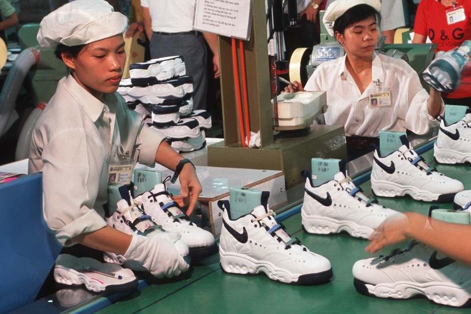 
Nike có gần 200 nhà máy cung cấp dây chuyền sản xuất cho hãng tại Việt Nam. (Ảnh: Thanh Niên)