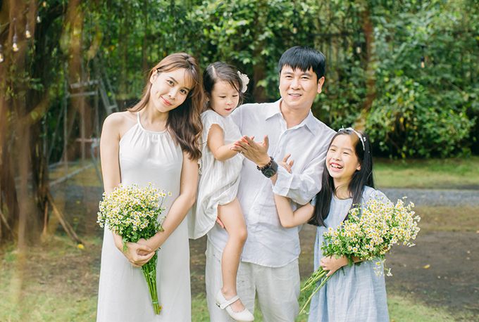  
Gia đình Lưu Hương Giang - Hồ Hoài Anh viên mãn với 2 nhóc tì. (Ảnh: FBNV)