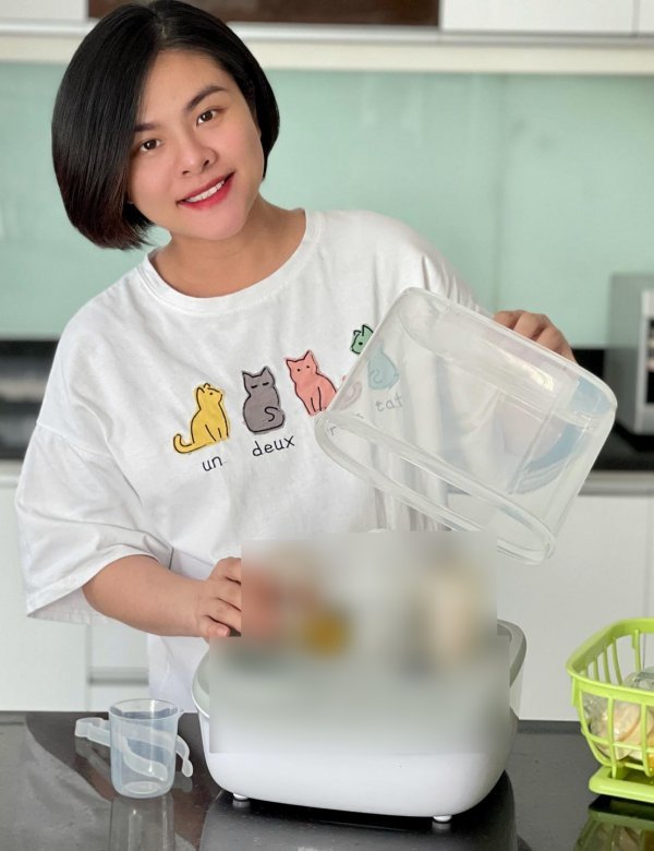  Ở lần mang thai thứ 2, Vân Trang vẫn giữ được nhan sắc xinh đẹp, rạng rỡ. (Ảnh: FBNV)