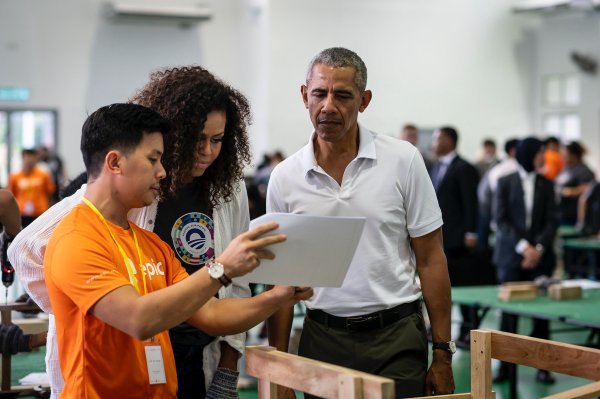  
Những mùa trước, các "nhà lãnh đạo" còn có cơ hội gặp gỡ với cựu Tổng thống Mỹ - Barack Obama và phu nhân Michelle Obama. (Ảnh: Obama Foundation)