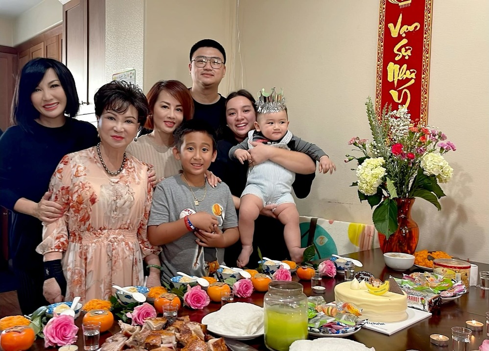  
Tiệc sinh nhật tròn 1 tuổi của cháu trai Phi Nhung vừa diễn ra. (Ảnh: FBNV) - Tin sao Viet - Tin tuc sao Viet - Scandal sao Viet - Tin tuc cua Sao - Tin cua Sao