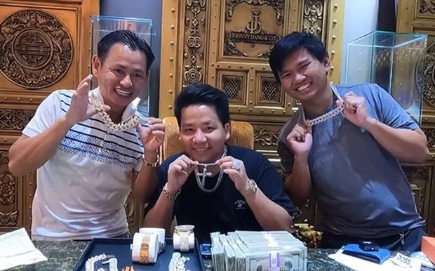  
Johnny Đặng, Khoa Pug và Vương Phạm từng xuất hiện cùng nhau trong nhiều vlog. (Ảnh: Vietnamnet)