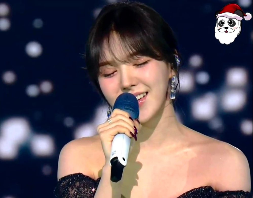  
Khoảnh khắc xuất thần của Wendy trên sân khấu SBS Gayo Daejun. (Ảnh: Chụp màn hình SBS Gayo Daejun)