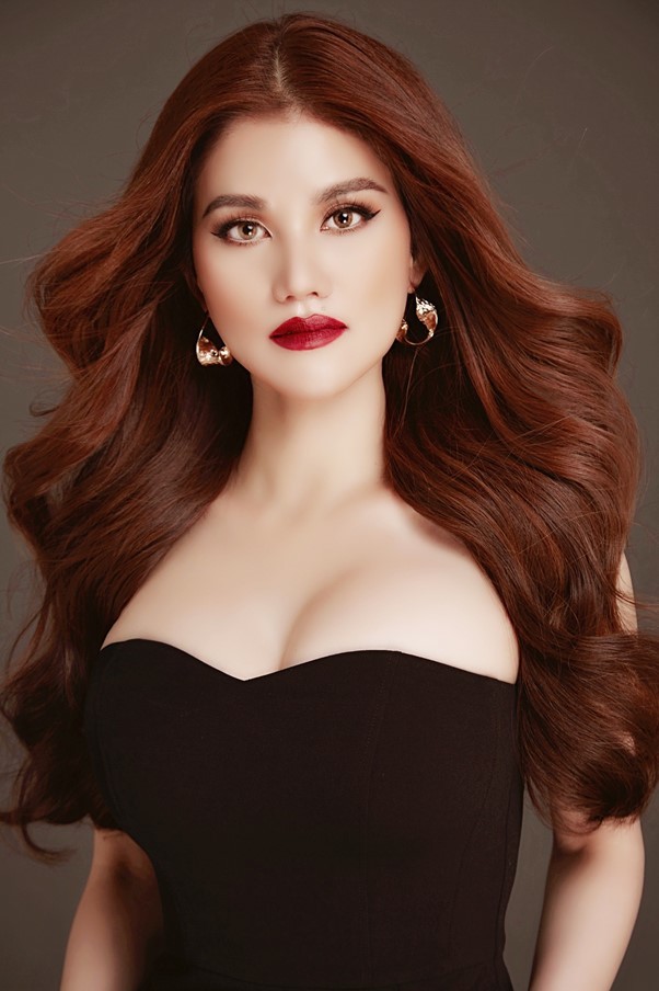  
Vẻ đẹp sắc sảo của Á hậu 1 Miss Vietnam Online USA 2021 - Linh Nguyễn.