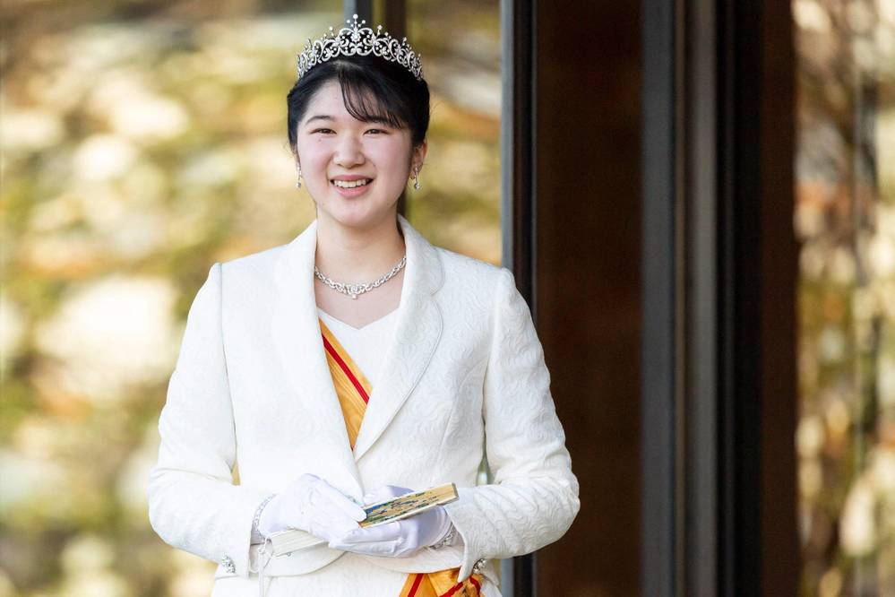  
Công chúa được khen xinh đẹp, thanh lịch hơn nhiều trong buổi lễ trưởng thành. (Ảnh: Nippon)