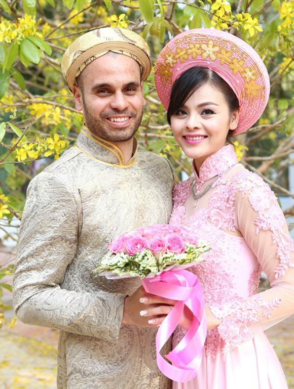  
Hai vợ chồng hoàn thành mục tiêu tổ chức đám cưới truyền thống tại Việt Nam. - Tin sao Viet - Tin tuc sao Viet - Scandal sao Viet - Tin tuc cua Sao - Tin cua Sao