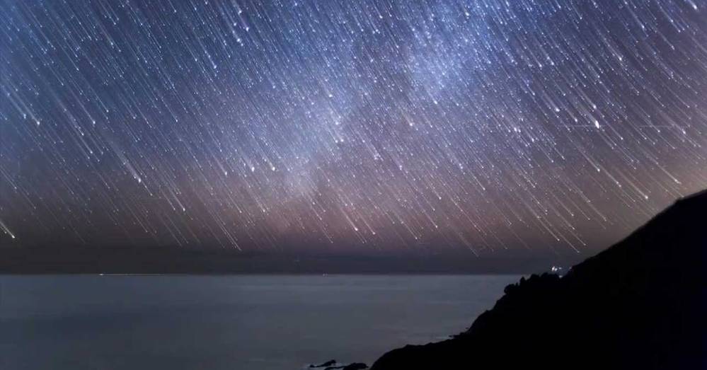  
Bầu trời Vân Nam, Trung Quốc toả sáng do trận mưa sao băng Geminids năm 2012. (Ảnh: Sky And Telescope)