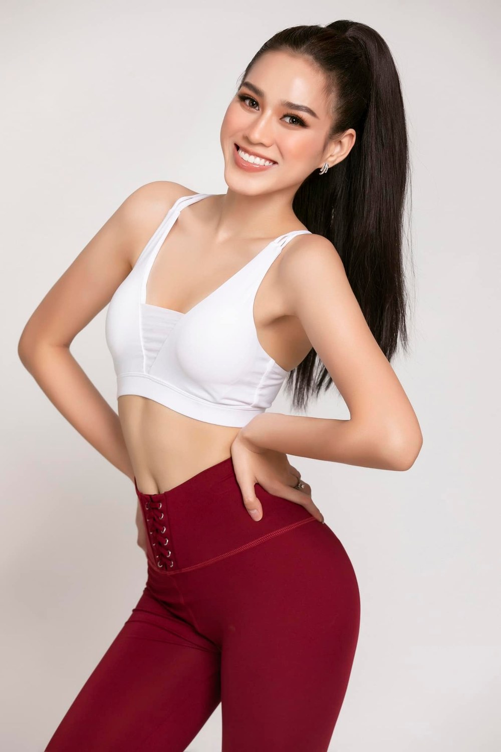  
Hoa hậu Đỗ Thị Hà khoe vẻ đẹp rạng rỡ với nụ cười tươi luôn nở trên môi khi tham gia các hoạt động trong khuôn khổ Miss World 2021. (Ảnh: FBNV)