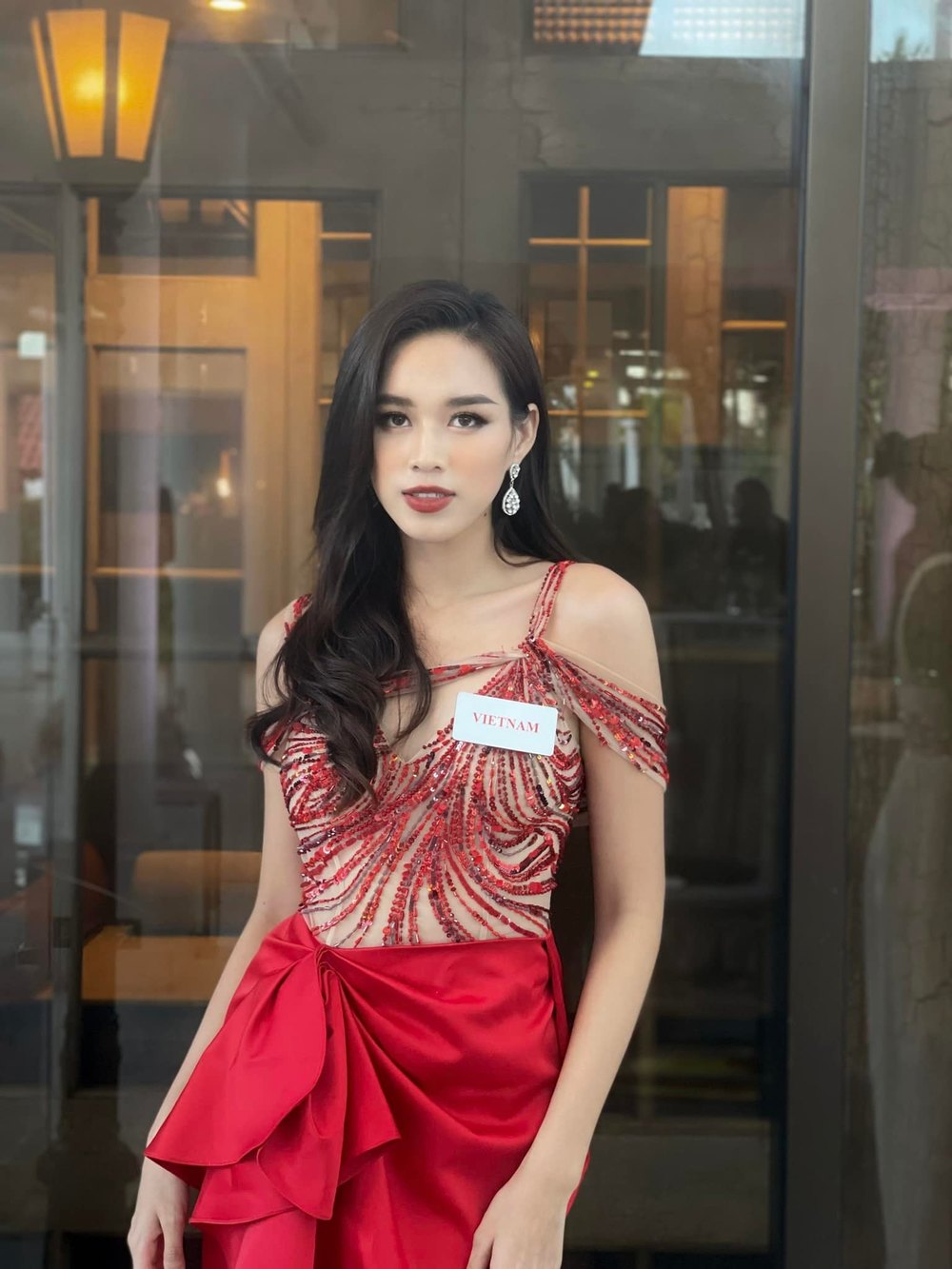  
Đỗ Thị Hà một mình lưu lại mọi khoảnh khắc, kỉ niệm khi đồng hành cùng Miss World 2021. - Tin sao Viet - Tin tuc sao Viet - Scandal sao Viet - Tin tuc cua Sao - Tin cua Sao