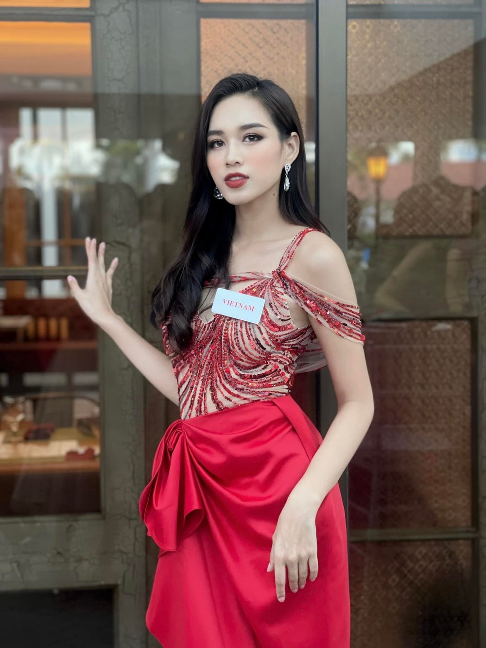 
Đỗ Thị Hà tạo ấn tượng trong các hoạt động thuộc khuôn khổ Miss World 2021. (Ảnh: FBNV) - Tin sao Viet - Tin tuc sao Viet - Scandal sao Viet - Tin tuc cua Sao - Tin cua Sao