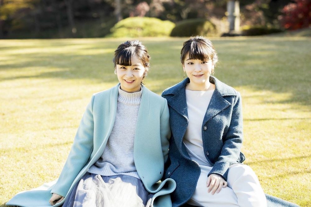  
Hai chị em Mako và Kako rất thân thiết với nhau. (Ảnh: Hello Magazine)