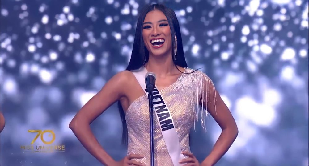 
Nụ cười rạng rỡ của Kim Duyên tại chung kết Miss Universe 2021.