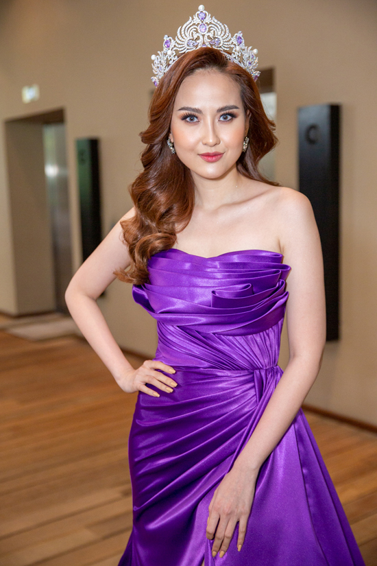  
Khánh Ngân khoe vẻ ngoài gợi cảm khi xuất hiện tại Miss Tourism Vietnam 2020. (Ảnh: BTC)