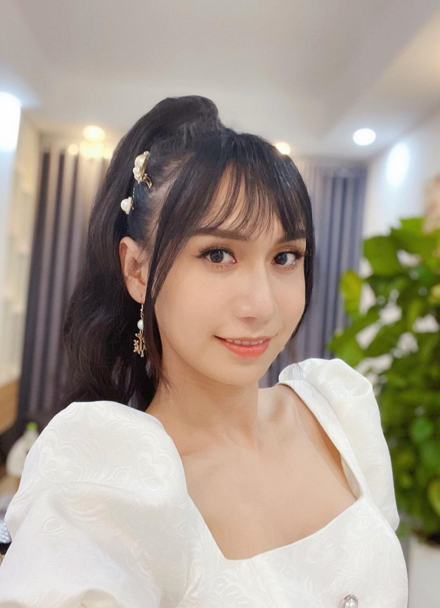  
Lynk Lee được nhận xét ngày càng xinh đẹp, nữ tính, nhưng có nét hao hao giống Sơn Tùng theo nhận định của netizen. (Ảnh: Instagram Lynk_Lee)